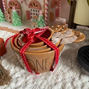 Rae dunn 2023 gingerbread measuring cups